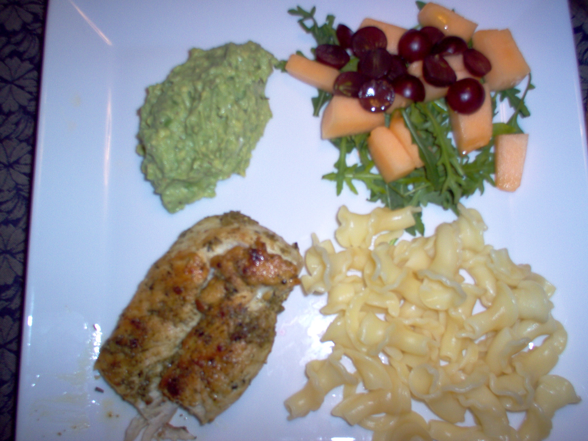 2612-Kylling med guacamole og salat 003.jpg