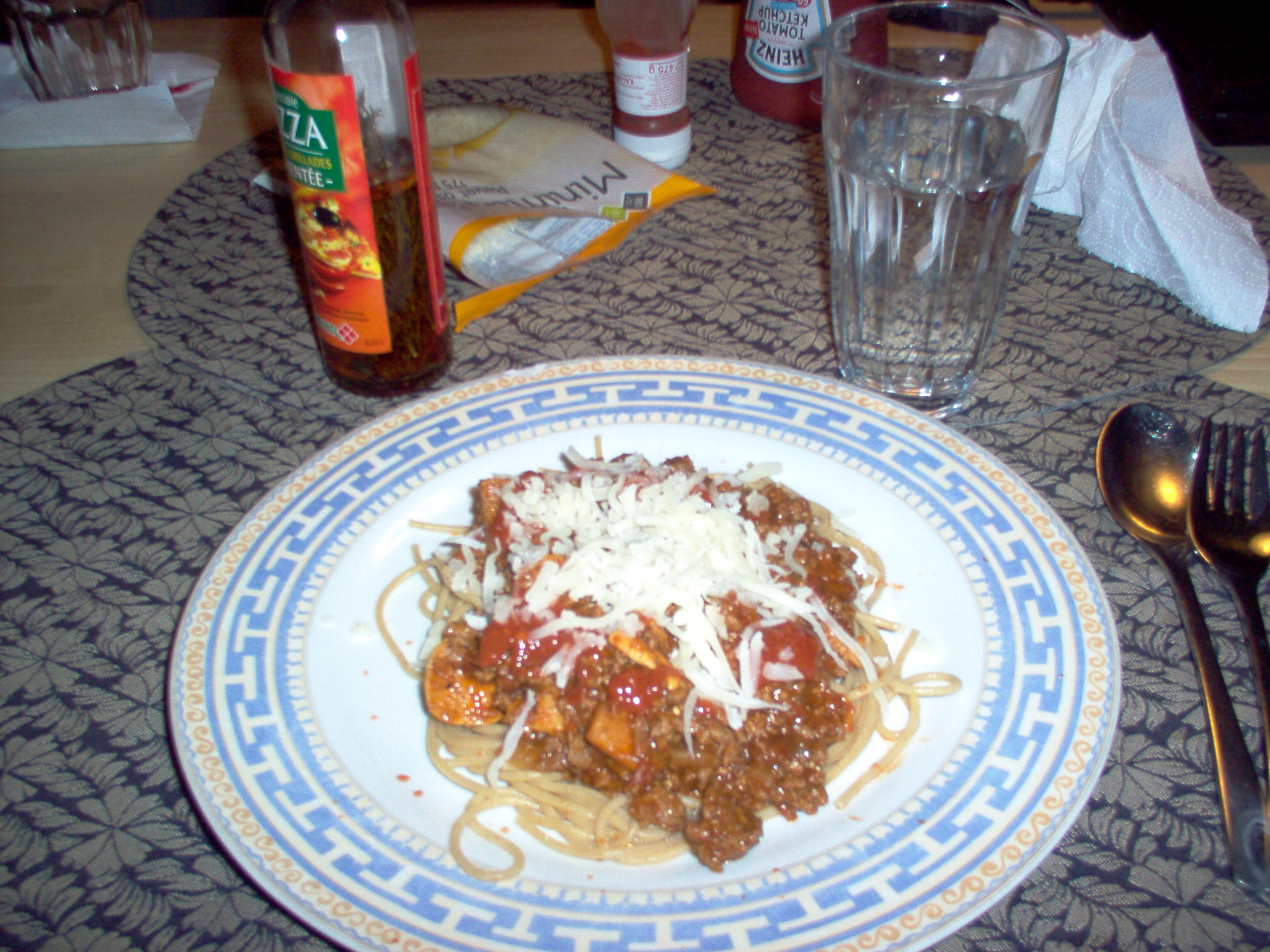 1355-Bolognese med pigsvampe og mozzarella 001.jpg