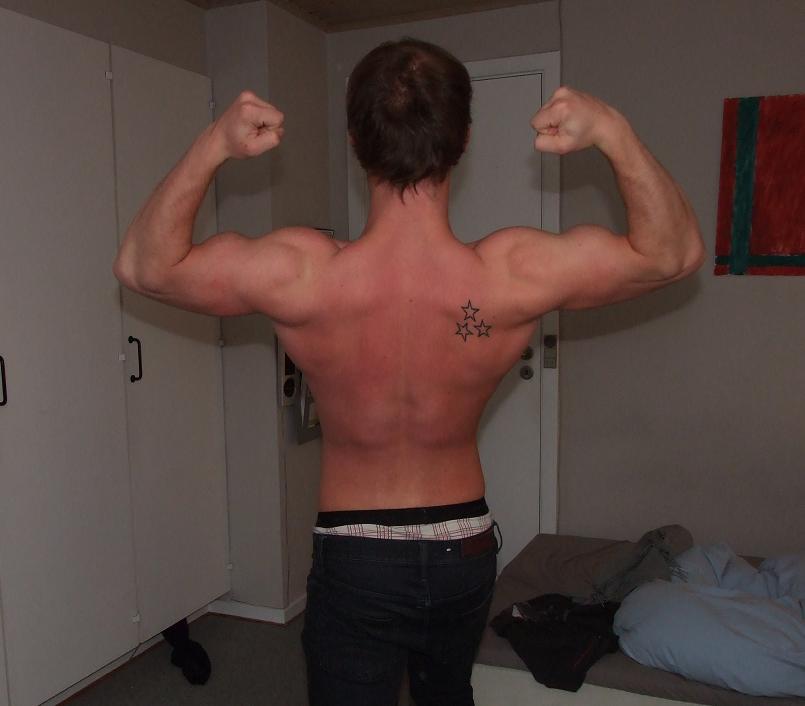 7751-Double back biceps 22-02-08.jpg