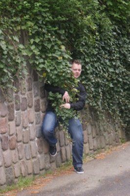 morten i busk.jpg