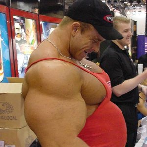 bulging_bodybuilder_by_planetbelly.jpg