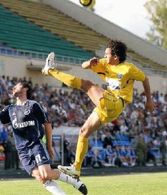 funny_soccer_2_footballpictures.net.jpg