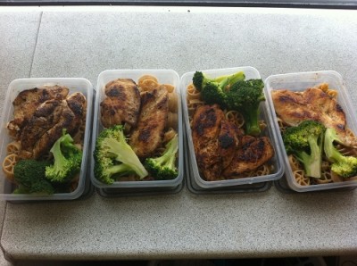 madpakke for 4 dage - pasta, kylling og broccoli.JPG