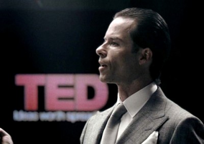 guy-pearce-as-peter-weyland.jpg