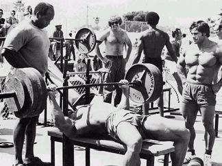 benchpress Arnold.jpg