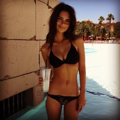emily-ratajkowski-tumblr-3-4cd32d4e-sz500x500-animate.jpg