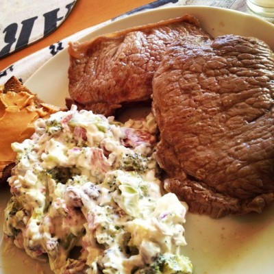 Entrecote & broccolisalat.jpg