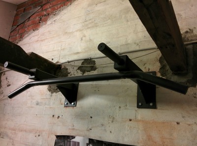 Pull up bar.jpg