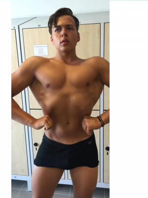 tobias great lat pose.png