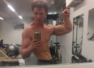 Biceps pose - beskåret.jpg