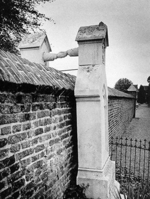 30 of the most powerful images ever - The Graves of a Catholic woman and her Protestant husband, Holland, 1888.jpg